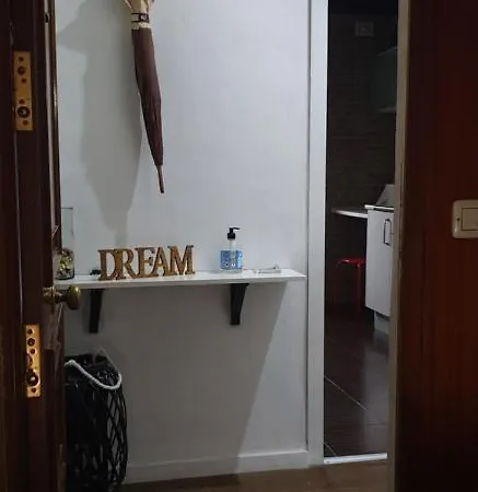 Lägenhet ,piso Completo En Buena Zona,wifi Y Aparcamiento Sevilla